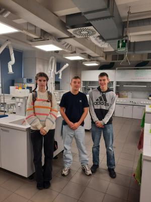 Naši deváťáci v nové laboratoři organické chemie